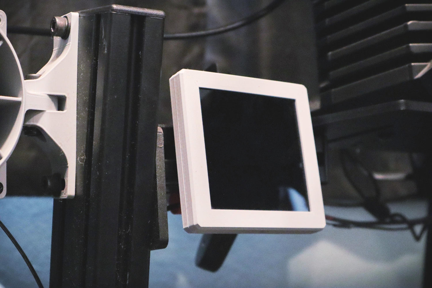 8x8 LED Race Flag & Gear Indicator Light [Plug and Play] USB-C | Low Profile Mounting | 8020 Aluminum Profile Rig DD Wheelbase | Sim Racing